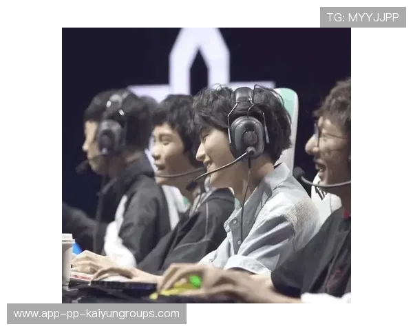 电竞明星直播引发大量粉丝围观